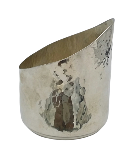 מעמד לבקבוק יין 