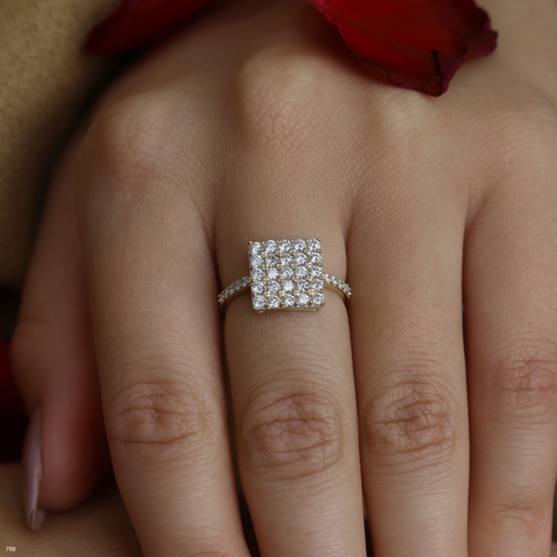 טבעת יהלומים מרובעת מונטרי