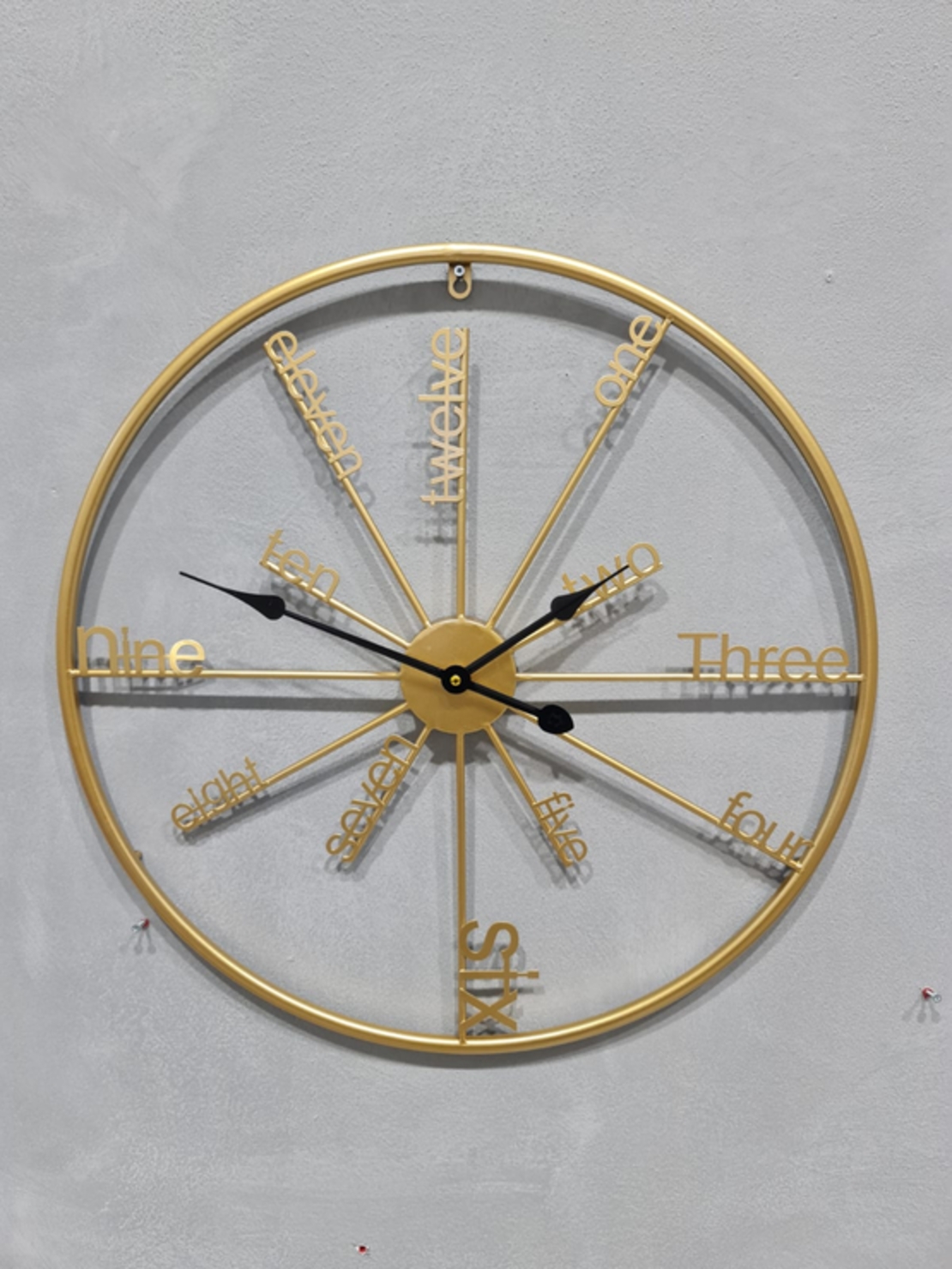 שעון - עגול זהב מספרים באנגלית - קוטר 60
