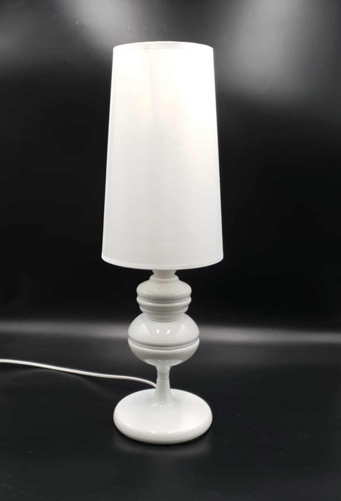 מנורת שולחן לחדר