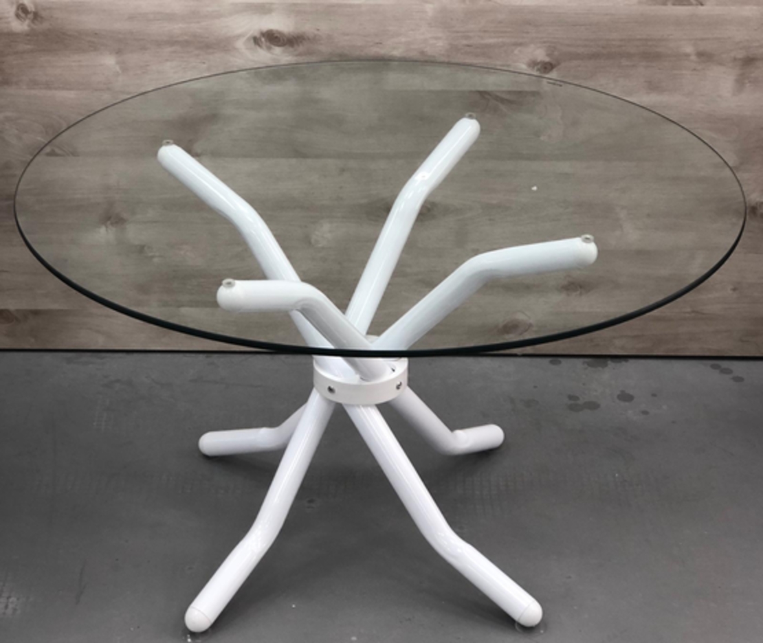 שולחן זכוכית גדול לבן