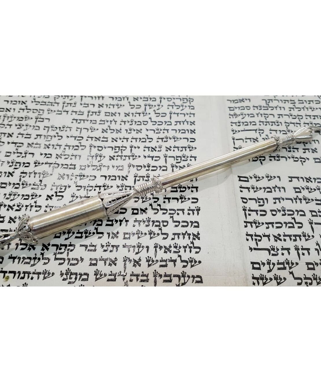 Torah pointer 